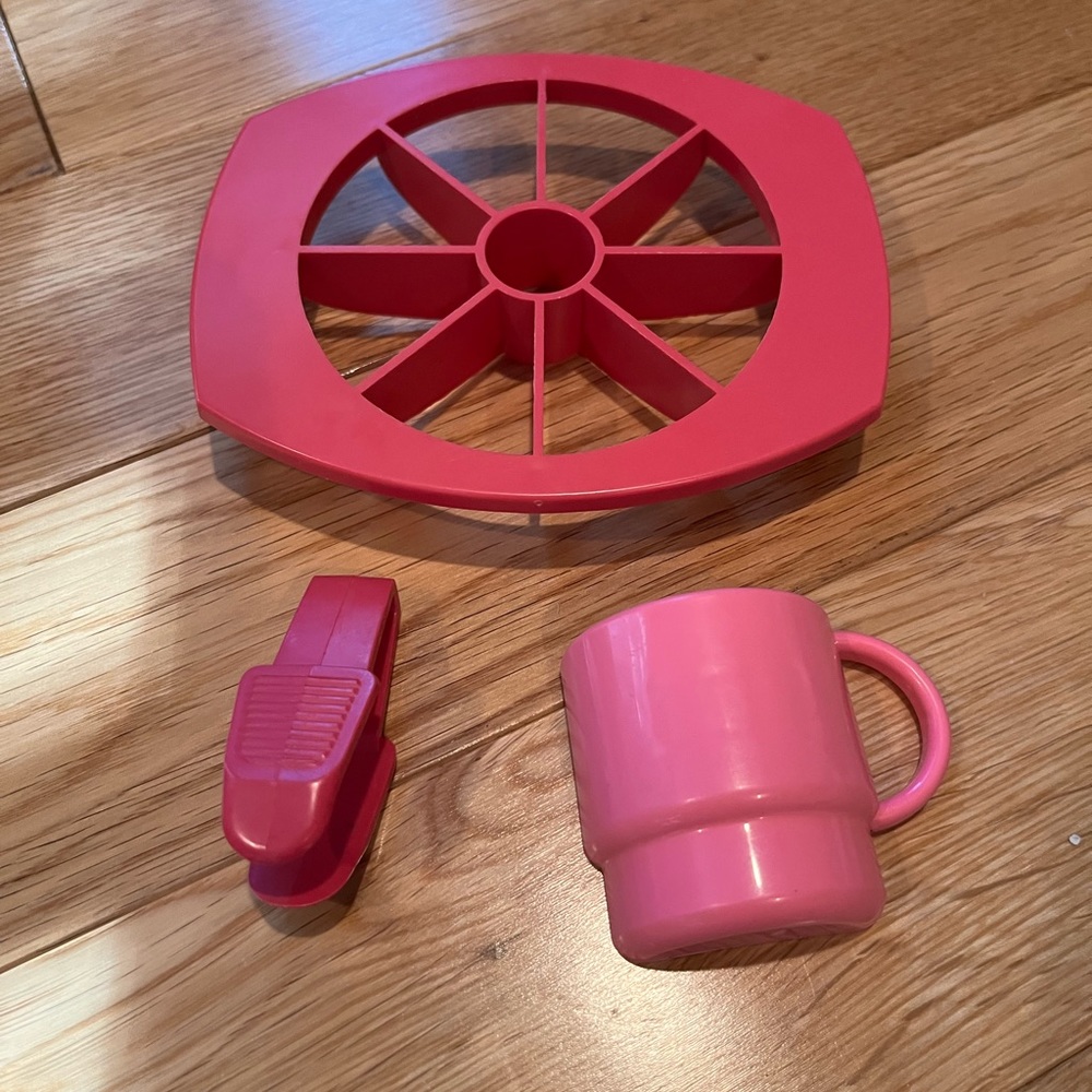 LAST CALL BEFORE DONATING!! Tupperware kitchen gadgets - Picture 2 of 12
